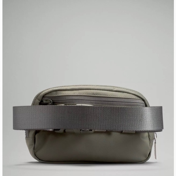 NWT Lululemon Everywhere Belt Bag “Grey Sage” - Picture 9 of 11